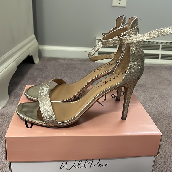 Gold sparkly heels - Picture 3 of 4